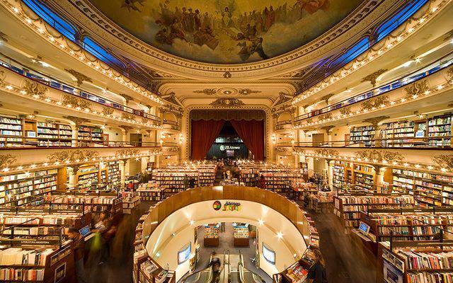 รูปภาพ:http://static.boredpanda.com/blog/wp-content/uploads/2016/07/buenos-aires-bookstore-theatre-el-ateneo-grand-splendid-2.jpg