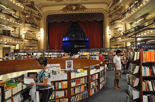 รูปภาพ:http://static.boredpanda.com/blog/wp-content/uploads/2016/07/buenos-aires-bookstore-theatre-el-ateneo-grand-splendid-4.jpg