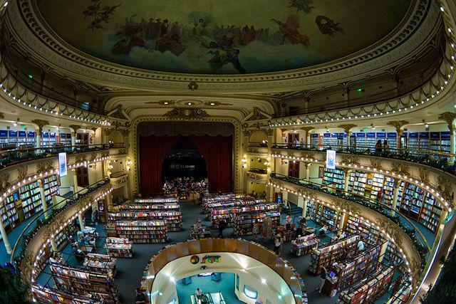รูปภาพ:http://static.boredpanda.com/blog/wp-content/uploads/2016/07/buenos-aires-bookstore-theatre-el-ateneo-grand-splendid-3.jpg