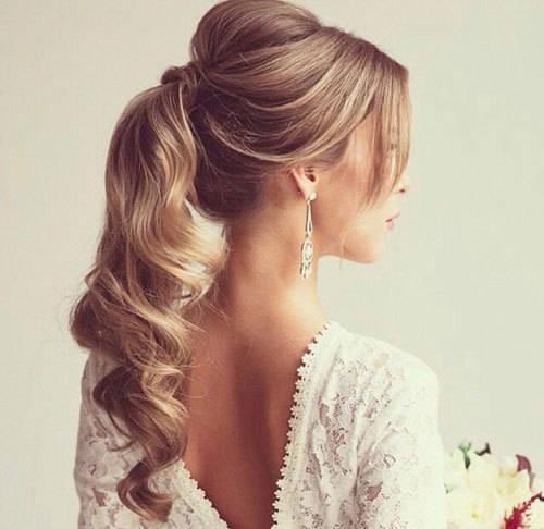 รูปภาพ:http://stayglam.com/wp-content/uploads/2015/01/Elegant-Curly-Ponytail.jpg