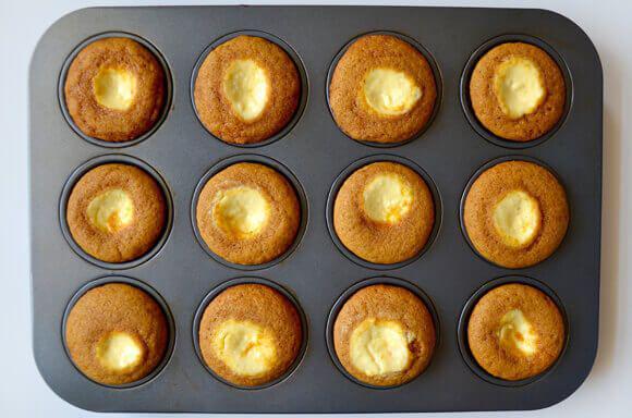 รูปภาพ:http://www.justataste.com/wp-content/uploads/2015/09/cream-cheese-pumpkin-muffins-recipe.jpg