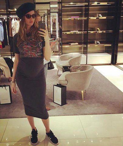 รูปภาพ:http://media.vogue.com/r/h_480,w_480//wp-content/uploads/2016/06/14/07-behati-prinsloo-pregnancy-baby-bump.jpg