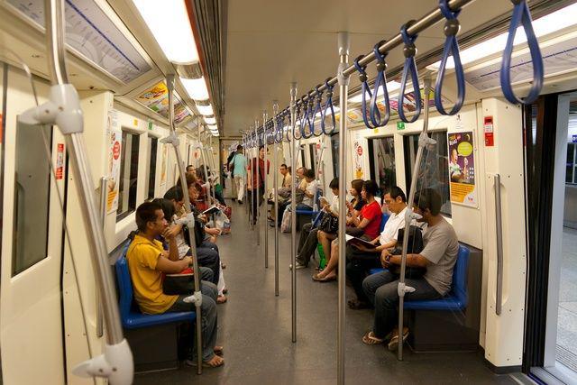 รูปภาพ:https://upload.wikimedia.org/wikipedia/commons/d/df/Bangkok_MRT_train_interior.jpg