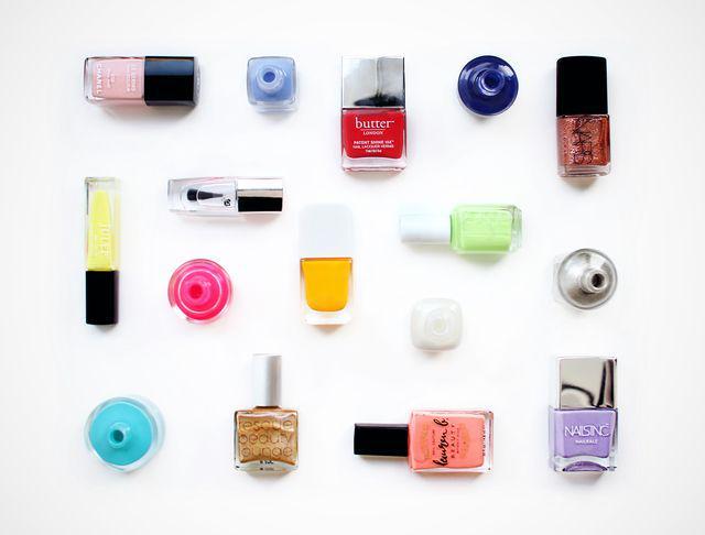 รูปภาพ:http://www.vogue.com/wp-content/uploads/2015/05/22/pedicure-color-a-week-summer-nail-polish-final.jpg
