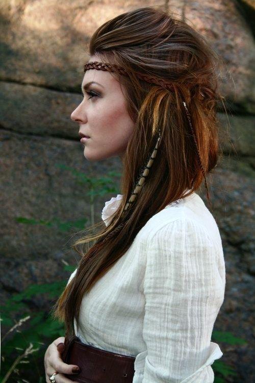 รูปภาพ:http://stylesweekly.com/wp-content/uploads/2014/08/Easy-Boho-Hairstyle-with-Accessories-Long-Hair-Ideas.jpg
