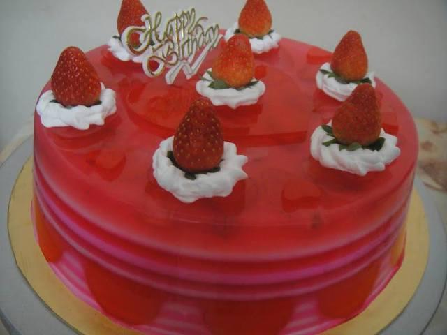 รูปภาพ:http://img.xcitefun.net/users/2014/07/361340,xcitefun-strawberry-jelly-cake-6.jpg