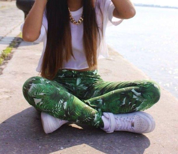 รูปภาพ:http://picture-cdn.wheretoget.it/732dlb-l-610x610-blouse-jeans-jewels-shoes-t+shirt-floral+pants-pants-leggings-green+jeans-leaves+printed-white+shirt-nike+air+force+1-green-leaf+print-air+force+1-skinny-green+palm-cannabis-green+.jpg
