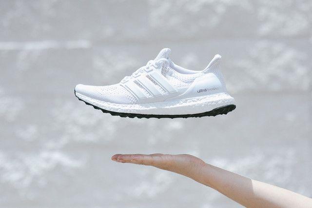 รูปภาพ:http://sneakerbardetroit.com/wp-content/uploads/2015/05/adidas-Ultra-Boost-White-White-9.jpg