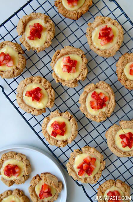 รูปภาพ:http://www.justataste.com/wp-content/uploads/2015/06/strawberry-cheesecake-cookies-recipe.jpg