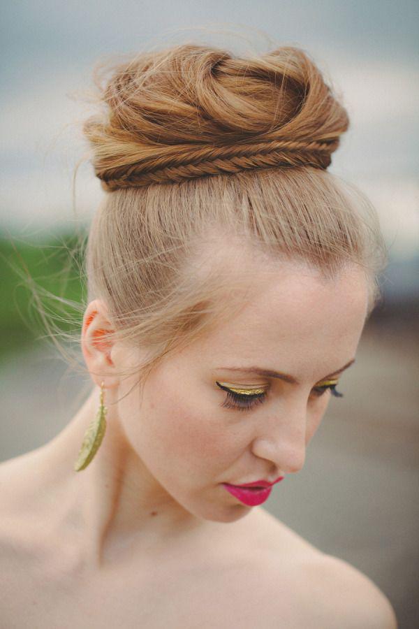 รูปภาพ:http://www.ecinvites.com/wp-content/uploads/2015/11/ballerina-bun-updos-wedding-hairstyles-for-long-hair-brides.jpg