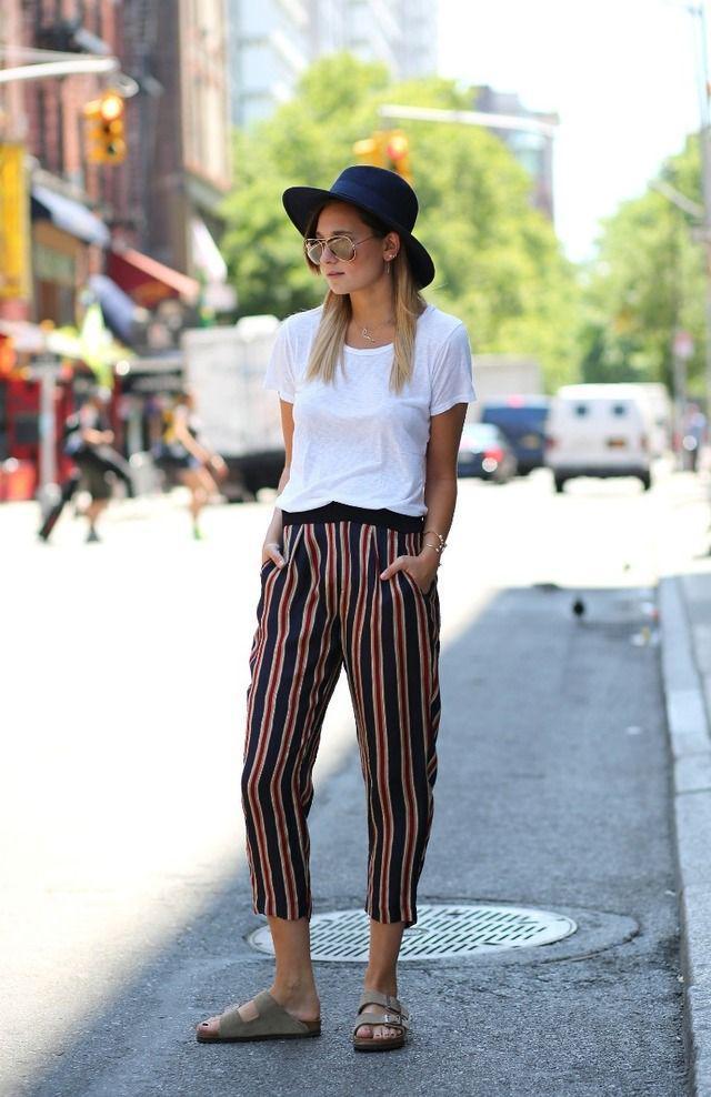 รูปภาพ:http://glamradar.com/wp-content/uploads/2016/06/5.-striped-pants-and-white-top-with-slides.jpg