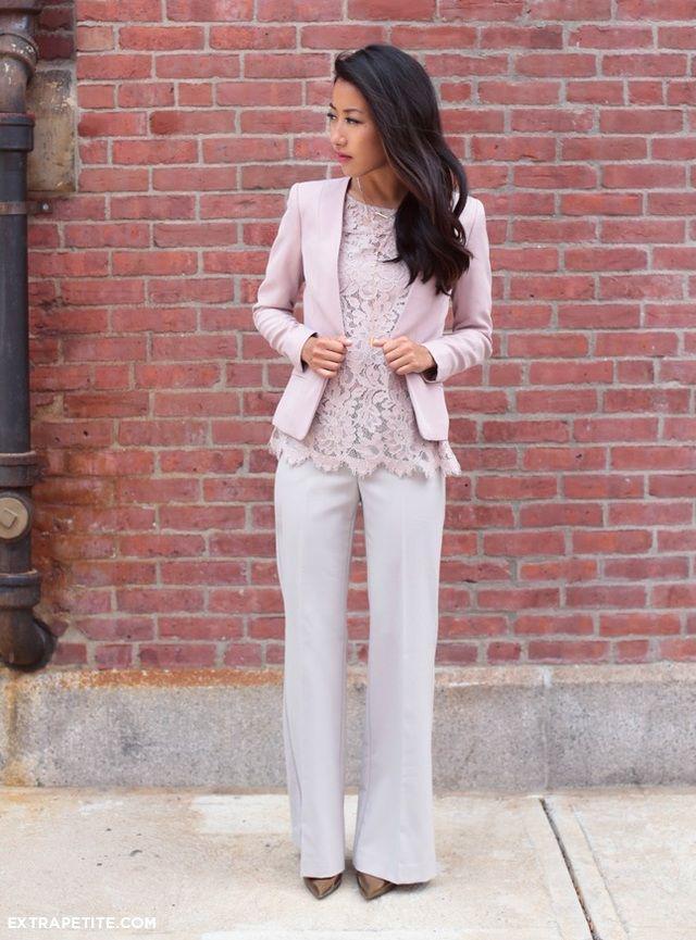 รูปภาพ:http://glamradar.com/wp-content/uploads/2016/07/1.-pastel-pink-lace-top-with-white-pants.jpg