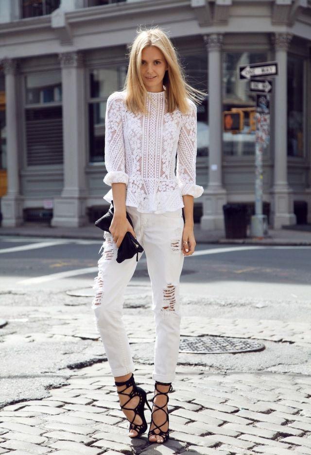 รูปภาพ:http://glamradar.com/wp-content/uploads/2016/07/4.-ripped-white-jeans-with-lace-top.jpg