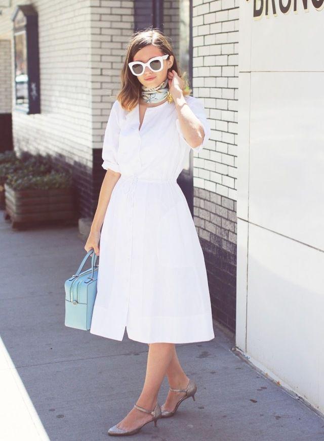 รูปภาพ:http://glamradar.com/wp-content/uploads/2016/07/5.-white-dress-with-chic-scarf.jpg