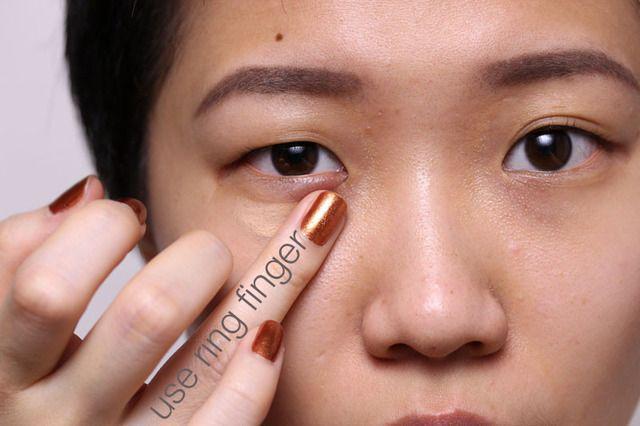 รูปภาพ:http://2.bp.blogspot.com/-9I6Tls0HHV0/UMKGK2t-EEI/AAAAAAAAFxI/_-cY9Zo-Xns/s1600/how+to+apply+concealer+2+copy.jpg