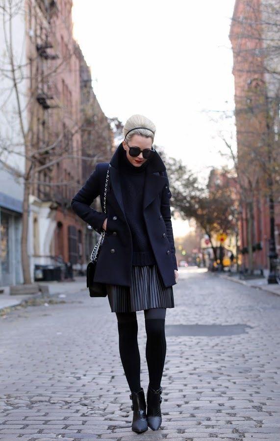 รูปภาพ:http://glamradar.com/wp-content/uploads/2015/11/2.-all-black-outfit-with-socks-and-heels.jpg