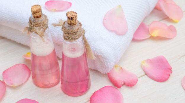 รูปภาพ:http://i.ndtvimg.com/i/2015-11/rose-water-benefits-625_625x350_71446579082.jpg