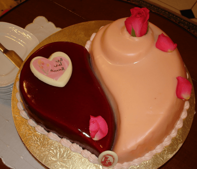 รูปภาพ:http://www.picshunger.com/wp-content/uploads/2015/04/Unique-heart-happy-mother_s-day-cake-with-fresh-roses.png