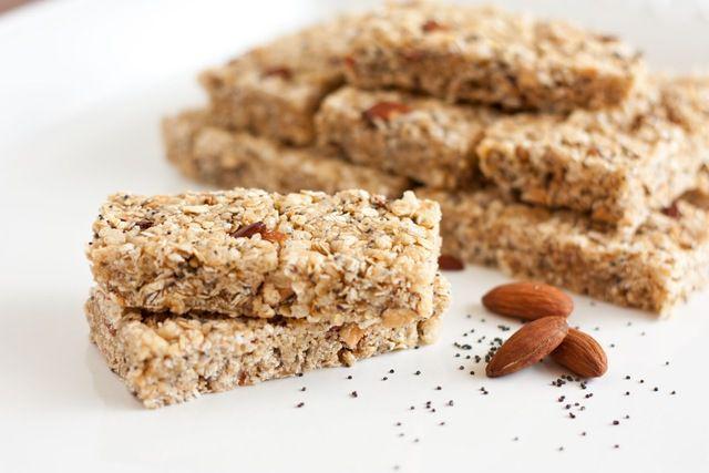 รูปภาพ:http://www.cookingclassy.com/wp-content/uploads/2012/11/almond+poppy+seed+granola+bars.jpg
