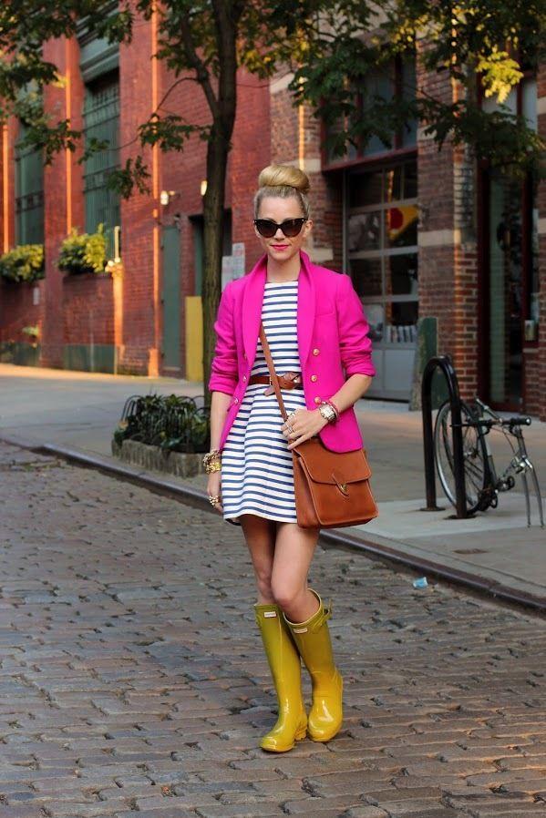 รูปภาพ:http://glamradar.com/wp-content/uploads/2015/12/3.-striped-dress-and-pink-coat-with-rain-boots.jpg