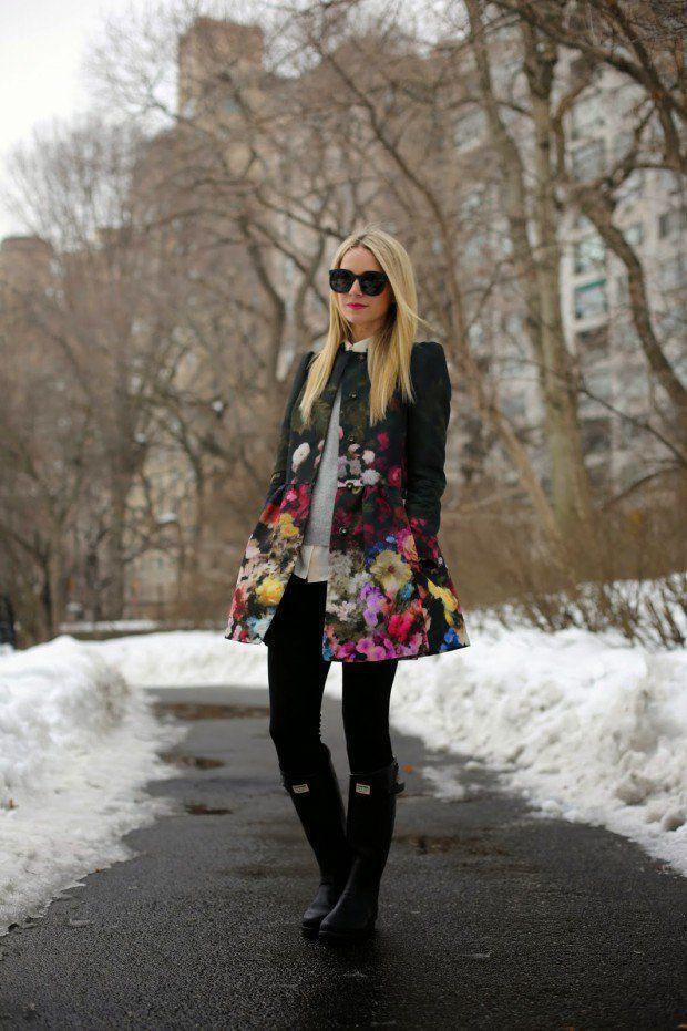 รูปภาพ:http://glamradar.com/wp-content/uploads/2015/12/1.-skinny-jeans-and-floral-coat-with-rain-boots.jpg