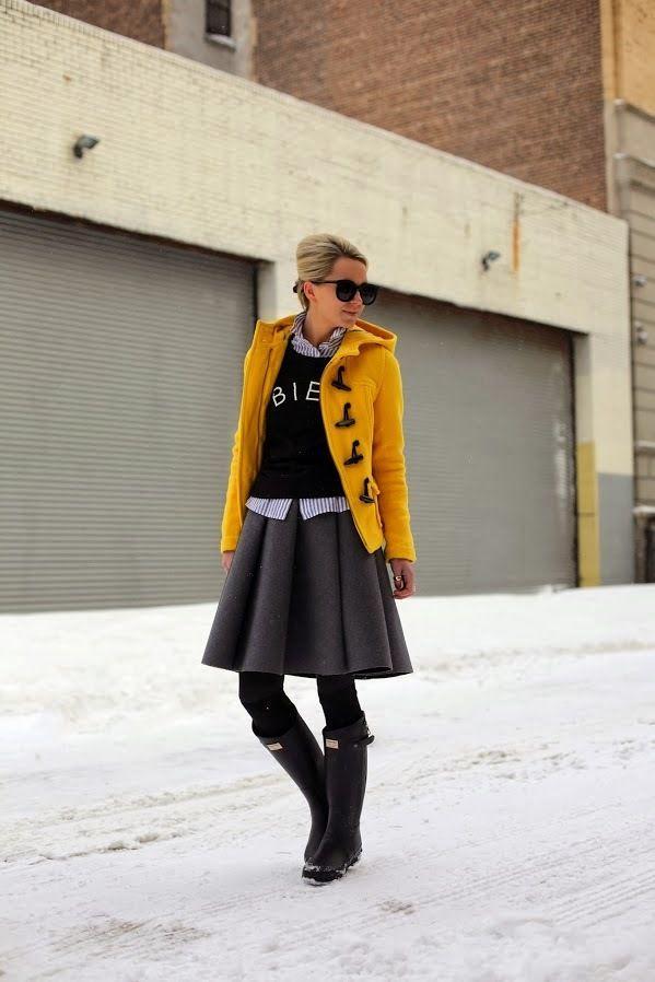 รูปภาพ:http://glamradar.com/wp-content/uploads/2015/12/4.-graphic-top-and-skirt-with-rain-boots.jpg
