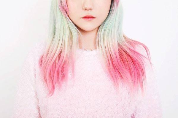 รูปภาพ:http://static.pourfemme.it/pfbellezza/fotogallery/625X0/69933/capelli-rosa-con-splashlight-azzurro.jpg