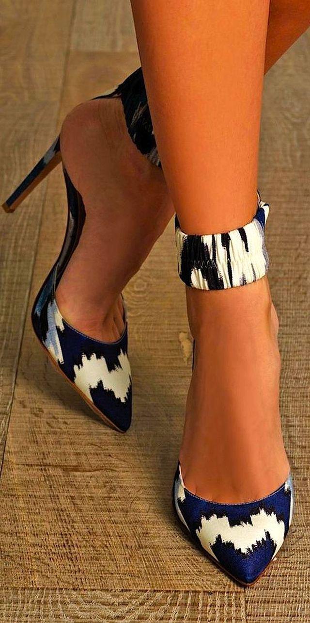 รูปภาพ:http://womenitems.com/wp-content/uploads/2015/11/Awesome-Altuzarra-shoes-design-ideas.jpg