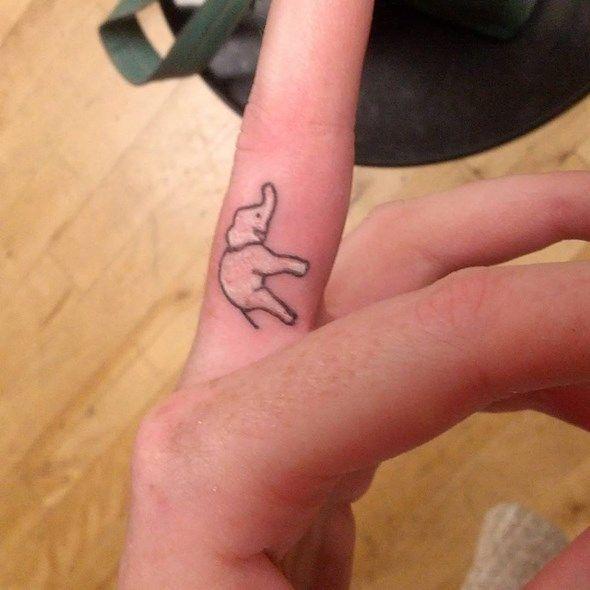 รูปภาพ:http://www.spiritustattoo.com/wp-content/uploads/2015/11/small-elephant-tattoo-on-finger.jpg