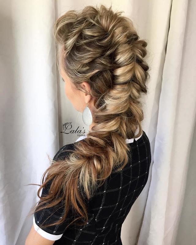 รูปภาพ:http://i2.wp.com/therighthairstyles.com/wp-content/uploads/2016/06/18-mohawk-fishtail-braid.jpg?resize=1080%2C1350