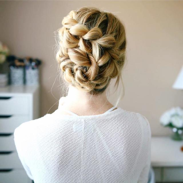 รูปภาพ:http://i1.wp.com/therighthairstyles.com/wp-content/uploads/2016/06/10-braided-seashell-updo.jpg?resize=1080%2C1080