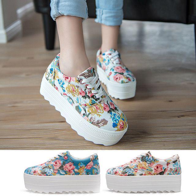 รูปภาพ:http://g03.a.alicdn.com/kf/HTB1s1z1JXXXXXcGaXXXq6xXFXXXP/2015-Women-Platform-shoes-floral-thick-sole-canvas-5-5cm-casual-footwear-lady-cheap-shoe-zapatillas.jpg