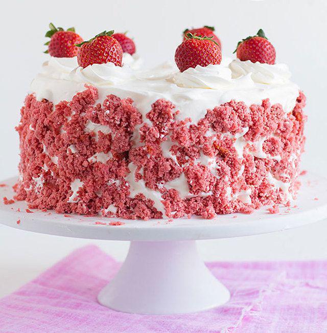 รูปภาพ:http://images.britcdn.com/wp-content/uploads/2014/03/Strawberry-Milkshake-Ice-Cream-Cake-recipe-Taste-and-Tell-1.jpg