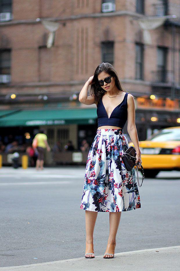 รูปภาพ:http://issue247.com/wp-content/uploads/2014/09/Lulus-Top-Chicwish-Floral-Skirt-C%C3%A9line-Audrey-Sunglasses-Rebecca-Minkoff-Mini-MAC-Bag-Paar-Necklace-Jeweliq-Rings-Rebecca-Minkoff-Nude-Mules.jpg