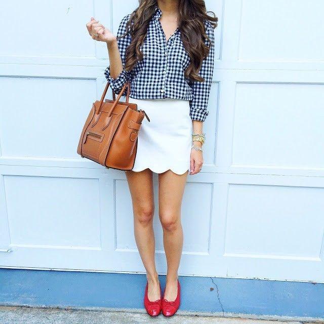 รูปภาพ:https://lolobu.co/img/i/650x/white-scallop-skirt-outfit-idea.jpg