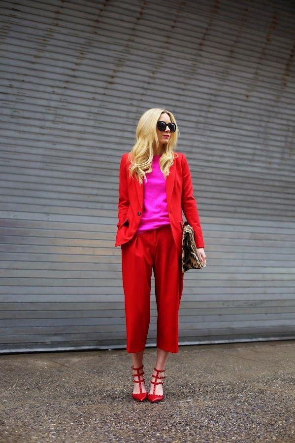 รูปภาพ:http://glamradar.com/wp-content/uploads/2016/05/4.-pink-and-red-outfit-with-valentino-shoes.jpg
