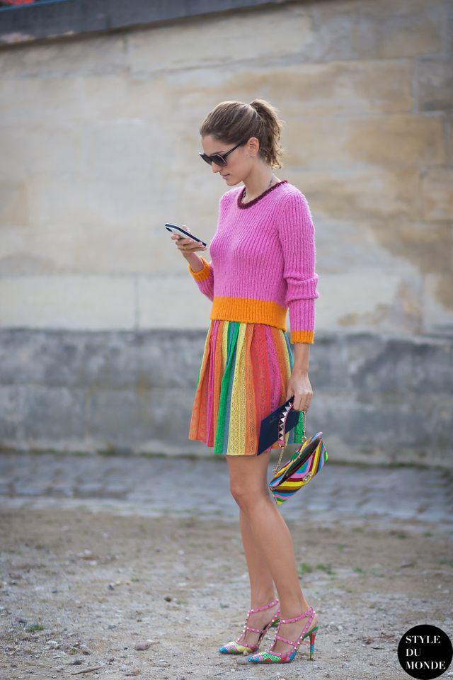 รูปภาพ:http://glamradar.com/wp-content/uploads/2016/05/2.-rainbow-striped-skirt-with-shoes-and-pink-sweater.jpg