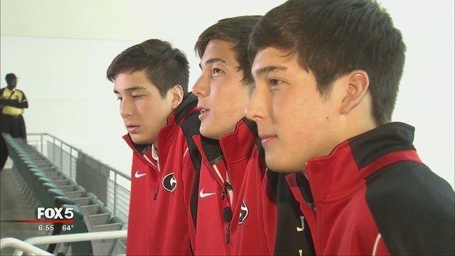 รูปภาพ:http://static.lakana.com/media.fox5atlanta.com/photo/2016/03/24/UGA_triplets_all_compete_at_NCAA_swimmin_0_1107550_ver1.0_640_360.jpg