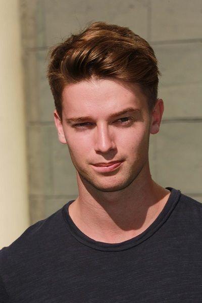 รูปภาพ:http://ethnicelebs.com/wp-content/uploads/2014/05/bigstock-Patrick-Schwarzenegger-at-Vari-58631303.jpg