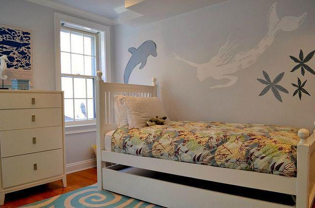 รูปภาพ:http://cdn.decoist.com/wp-content/uploads/2015/08/Beautiful-Mermaid-wall-mural-for-the-small-kids-bedroom.jpg