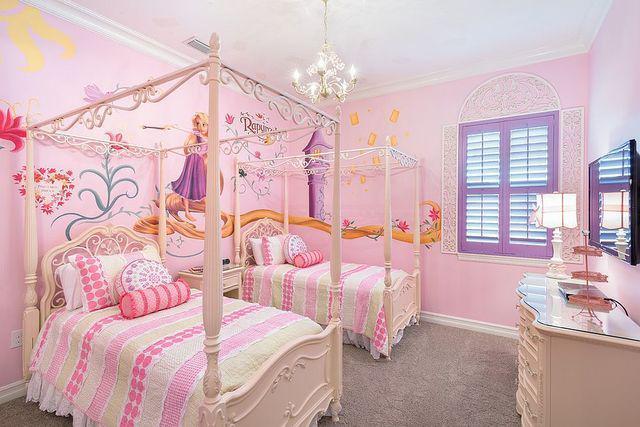 รูปภาพ:http://cdn.decoist.com/wp-content/uploads/2015/08/Glamorous-girls-bedroom-inspired-by-Disneys-Rapunzel.jpg