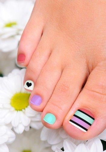 รูปภาพ:http://www.buzzle.com/images/nail-art/nail-designs/colorful-toenail-art-design.jpg