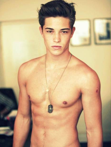 รูปภาพ:http://images5.fanpop.com/image/photos/29600000/Francisco-3-francisco-lachowski-29698647-467-619.jpg