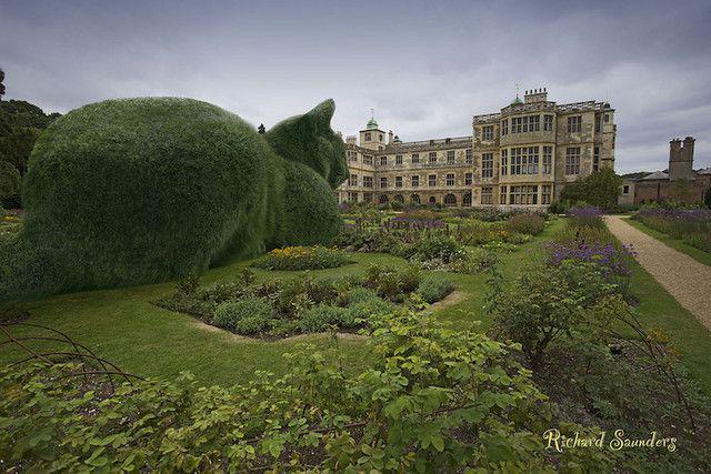 รูปภาพ:http://cdn.architecturendesign.net/wp-content/uploads/2016/05/AD-Topiary-Cats-by-Richard-Saunders-005.jpg