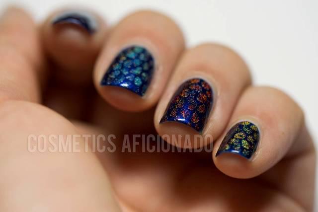 รูปภาพ:https://www.askideas.com/media/75/Multicolor-Hologram-Polka-Dots-Nail-Art.jpg