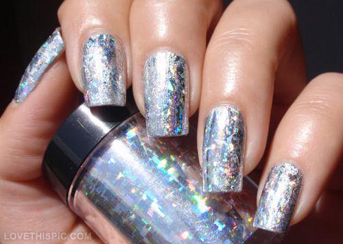 รูปภาพ:http://www.lovethispic.com/uploaded_images/26138-Holographic-Nails.jpg