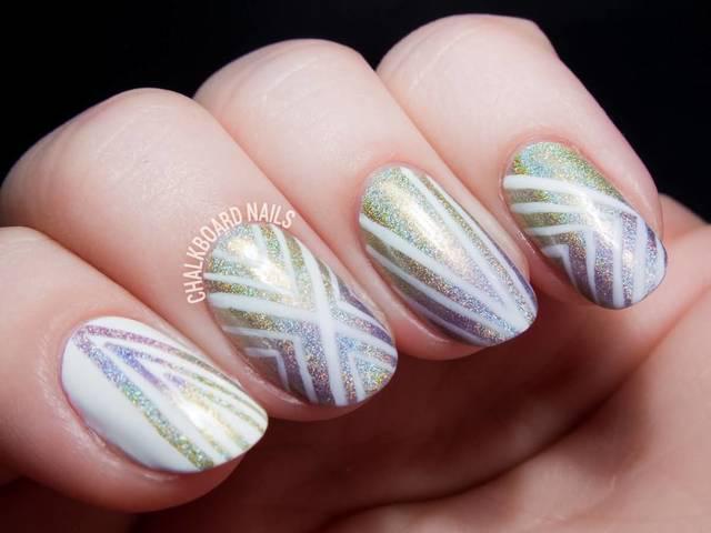 รูปภาพ:https://www.askideas.com/media/75/Shimmer-Holographic-Stripes-Nail-Art.jpg