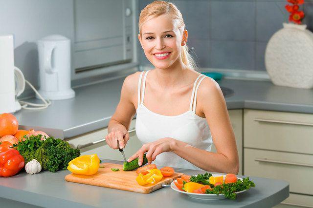 รูปภาพ:http://www.hihealth.com/blog/wp-content/uploads/2013/06/woman-preparing-food.jpg