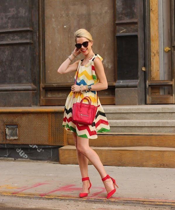 รูปภาพ:http://glamradar.com/wp-content/uploads/2016/06/1.-rainbow-colored-chevron-print-dress.jpg