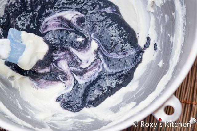 รูปภาพ:http://www.roxyskitchen.com/wp-content/uploads/2014/08/Blueberry-Cream-Cheese-Dessert-with-Roasted-Almonds-7.jpg